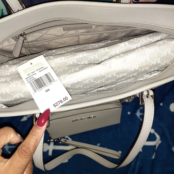 Michael Kors Set - Picture 2 of 3